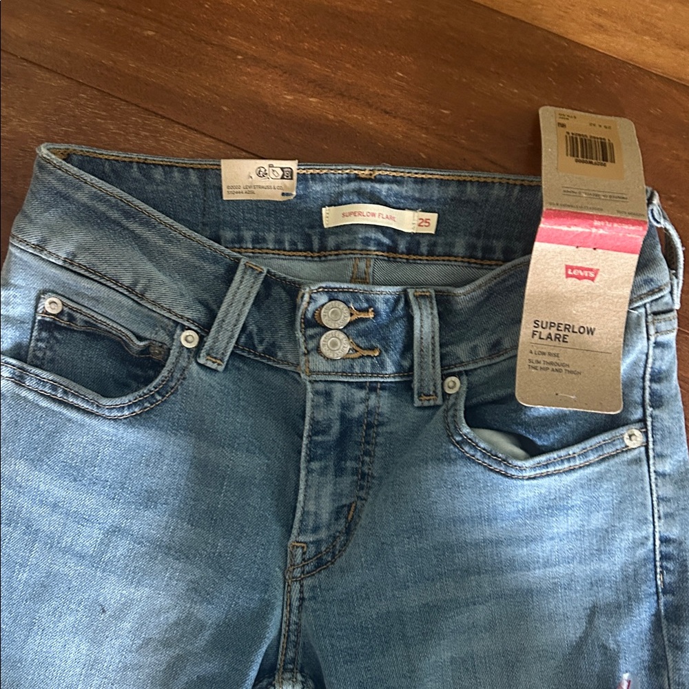 Levi's 70s Style Flare Bell Bottom Jeans -Size 25 - NWT - Picture 9 of 14